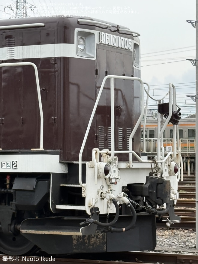 【JR東】DE10-1705へ〝一休車〟の札が取り付け