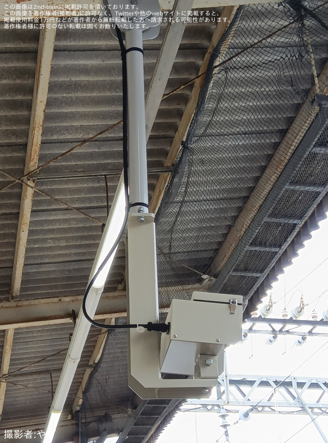 【近鉄】近鉄京都線　新田辺駅 京都方面ホームに正体不明の機械が