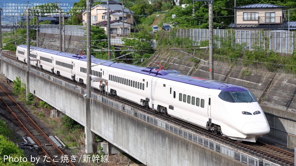 JR東】E3系2000番台L67編成が側面が真っ白な新塗装になり出場試運転