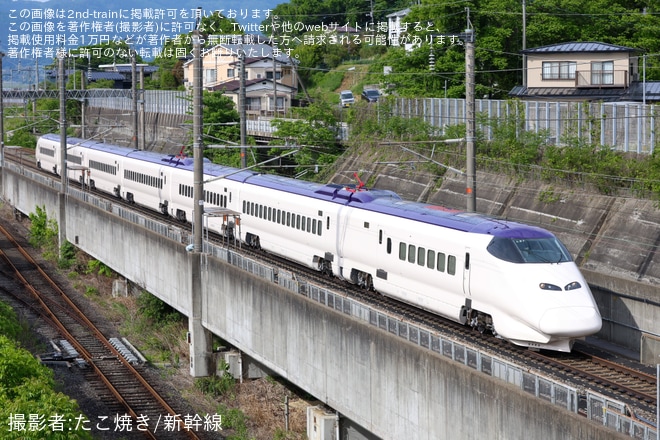 【JR東】E3系2000番台L67編成が側面が真っ白な新塗装になり出場試運転