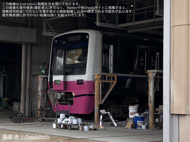 【京成】N800形N818編成が京成電鉄の青帯を側面に巻いていることが確認
