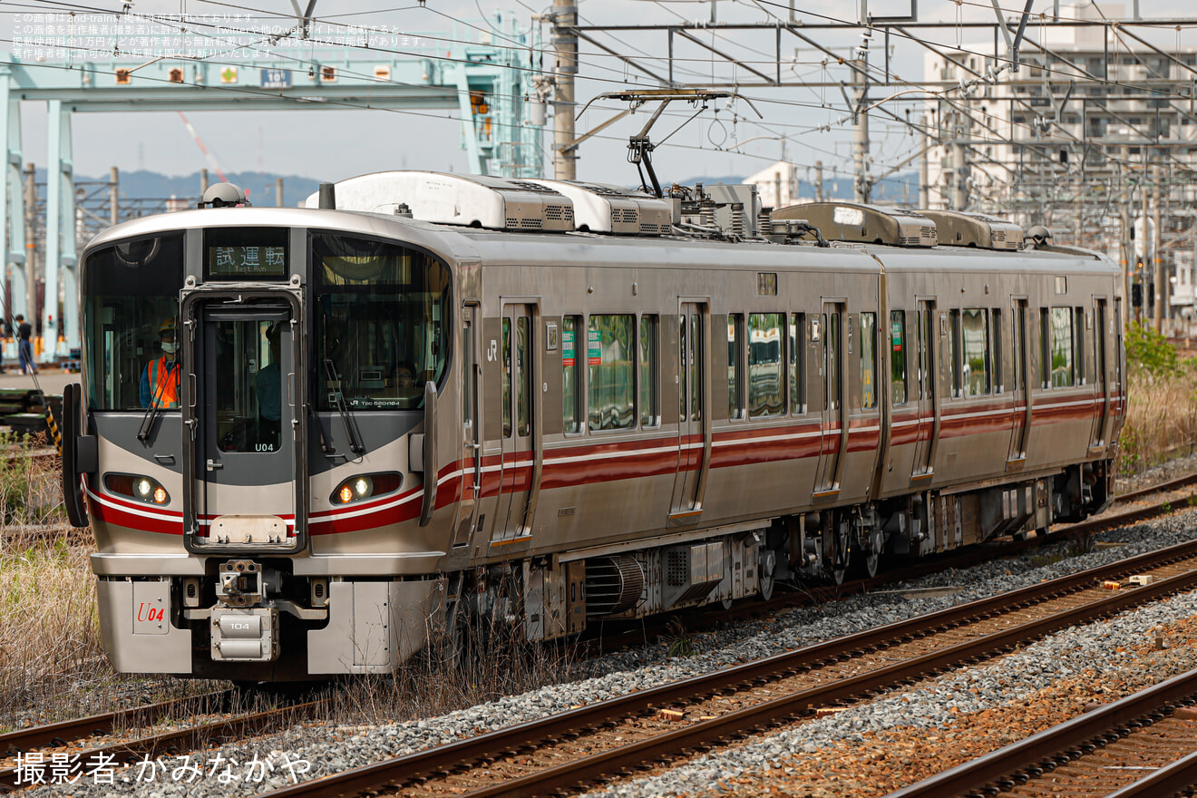 【JR西】521系U04編成吹田総合車両所本所出場試運転の拡大写真