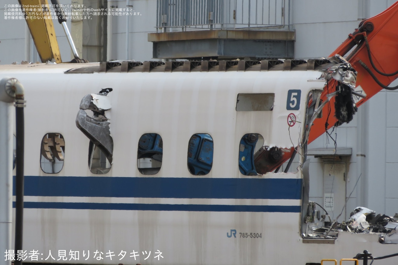【JR西】N700系のK4編成の5号車が解体中の拡大写真