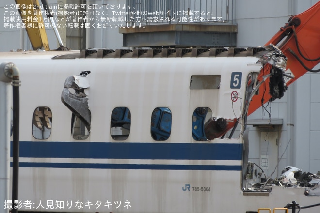 博多総合車両所付近で撮影された【JR西】N700系のK4編成の5号車が解体中
