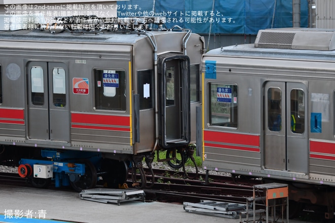 【東急】9000系9005Fへ車載カメラが取り付けとみられる施工を長津田車両工場で撮影した写真