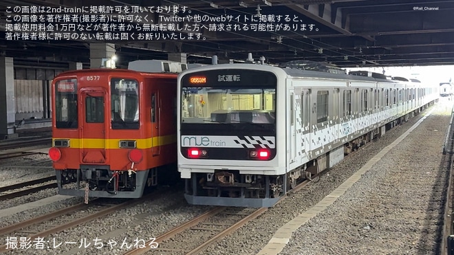 【東武】8000型8577Fが大宮車両所から出場を不明で撮影した写真
