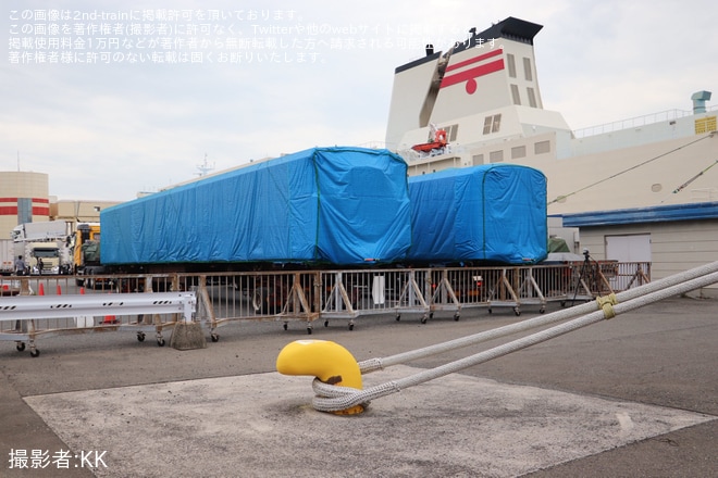 【東臨】70-000形Z8編成の1・10号車が新門司港へ、九州上陸