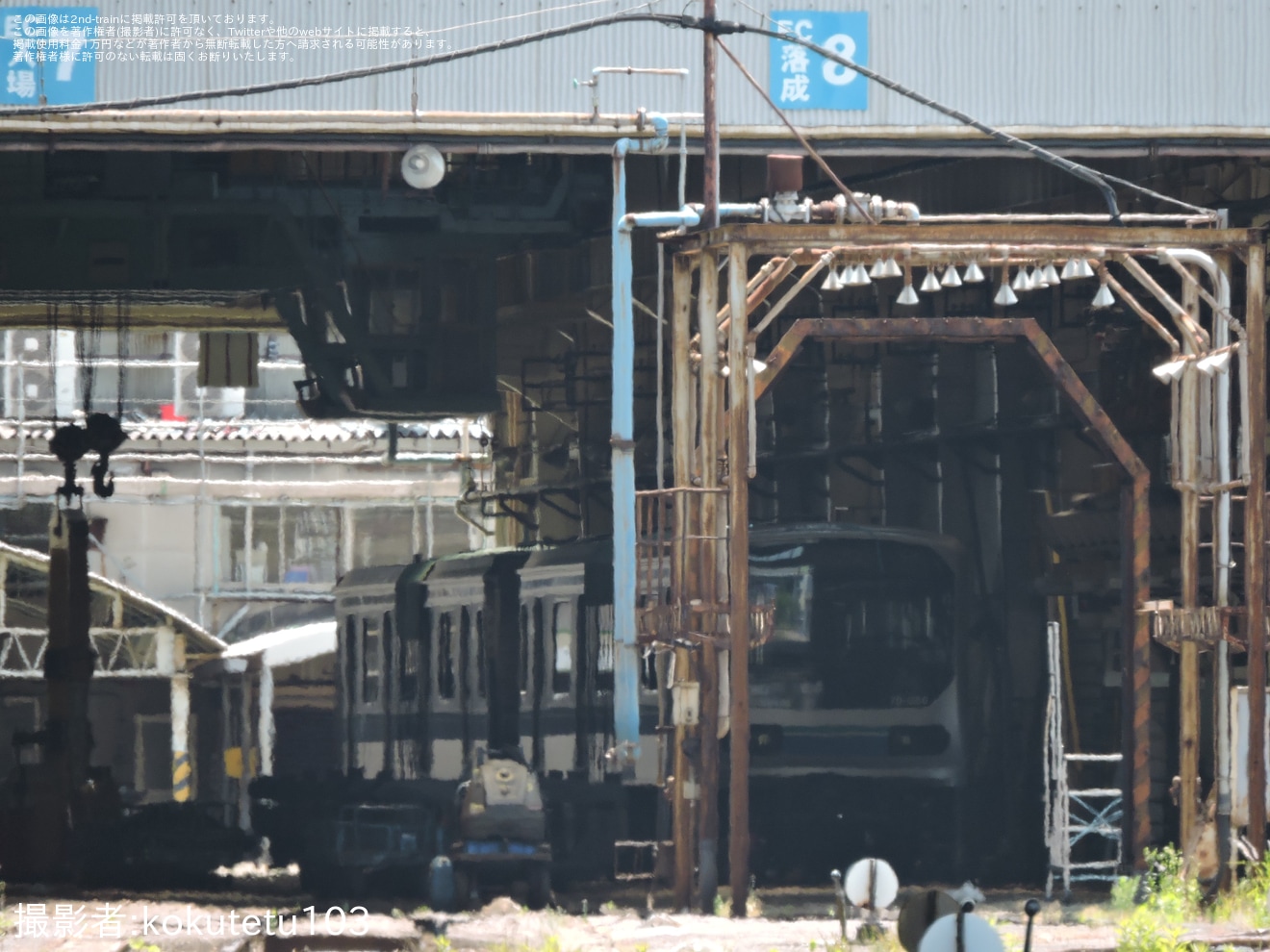 【東臨】70-000形Z8編成の1・10号車が小倉総合車両センターで目撃の拡大写真
