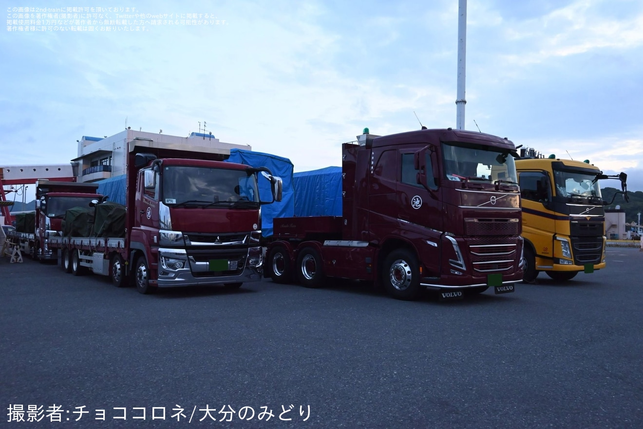 【東臨】70-000形Z8編成の1・10号車が新門司港から小倉総合車両センターへの拡大写真