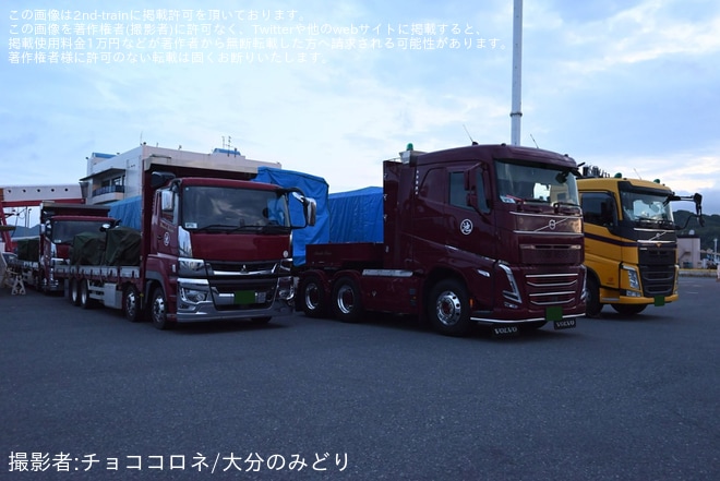 【東臨】70-000形Z8編成の1・10号車が新門司港から小倉総合車両センターへ