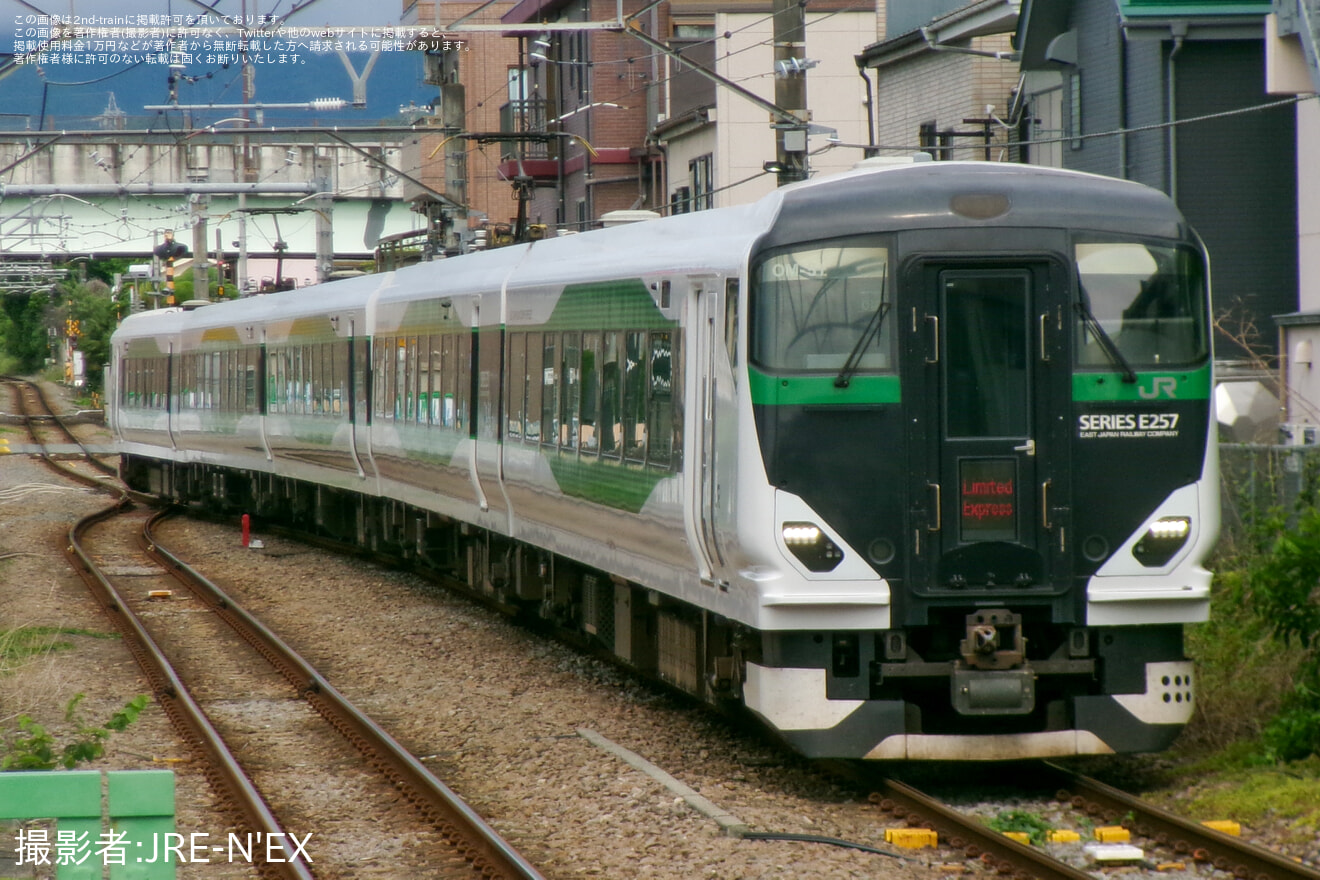 【JR東】臨時特急「鎌倉満喫五日市」を運転の拡大写真