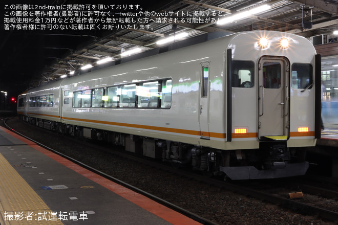 【近鉄】21000系UB02五位堂検修車庫出場回送を大和八木駅で撮影した写真