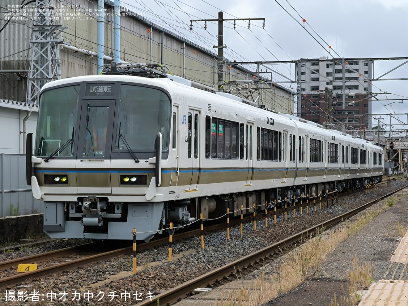 【JR西】221系K13編成下関総合車両所本所構内試運転の拡大写真