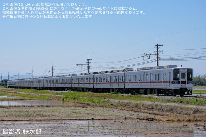 【東武】10030型11032F南栗橋出場回送を新郷～武州荒木間で撮影した写真