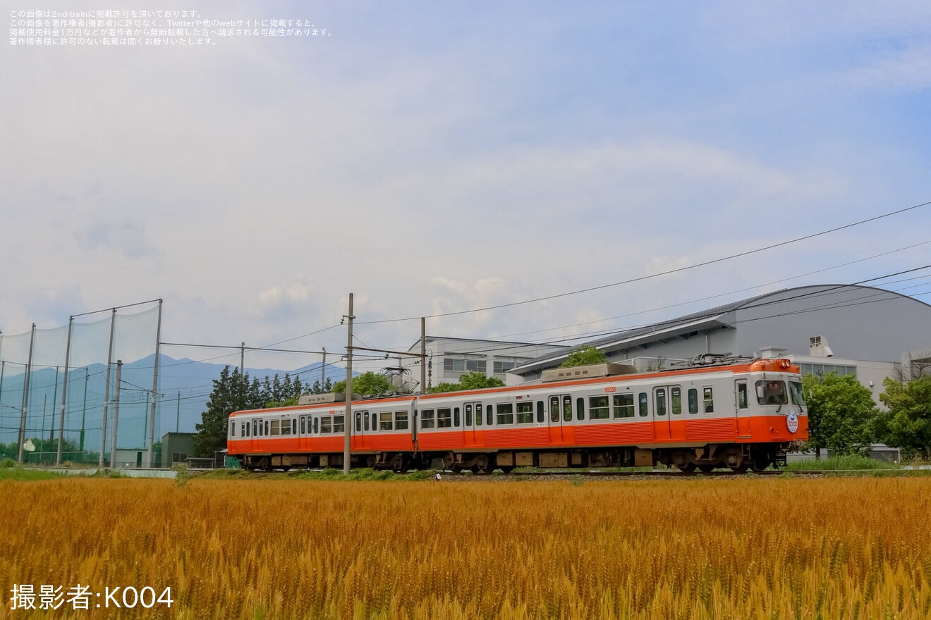 【アルピコ】3000形「モハカラー」編成に貸切乗車 「社員が語る3000形秘話!想い出トレイン」ツアーが催行の拡大写真