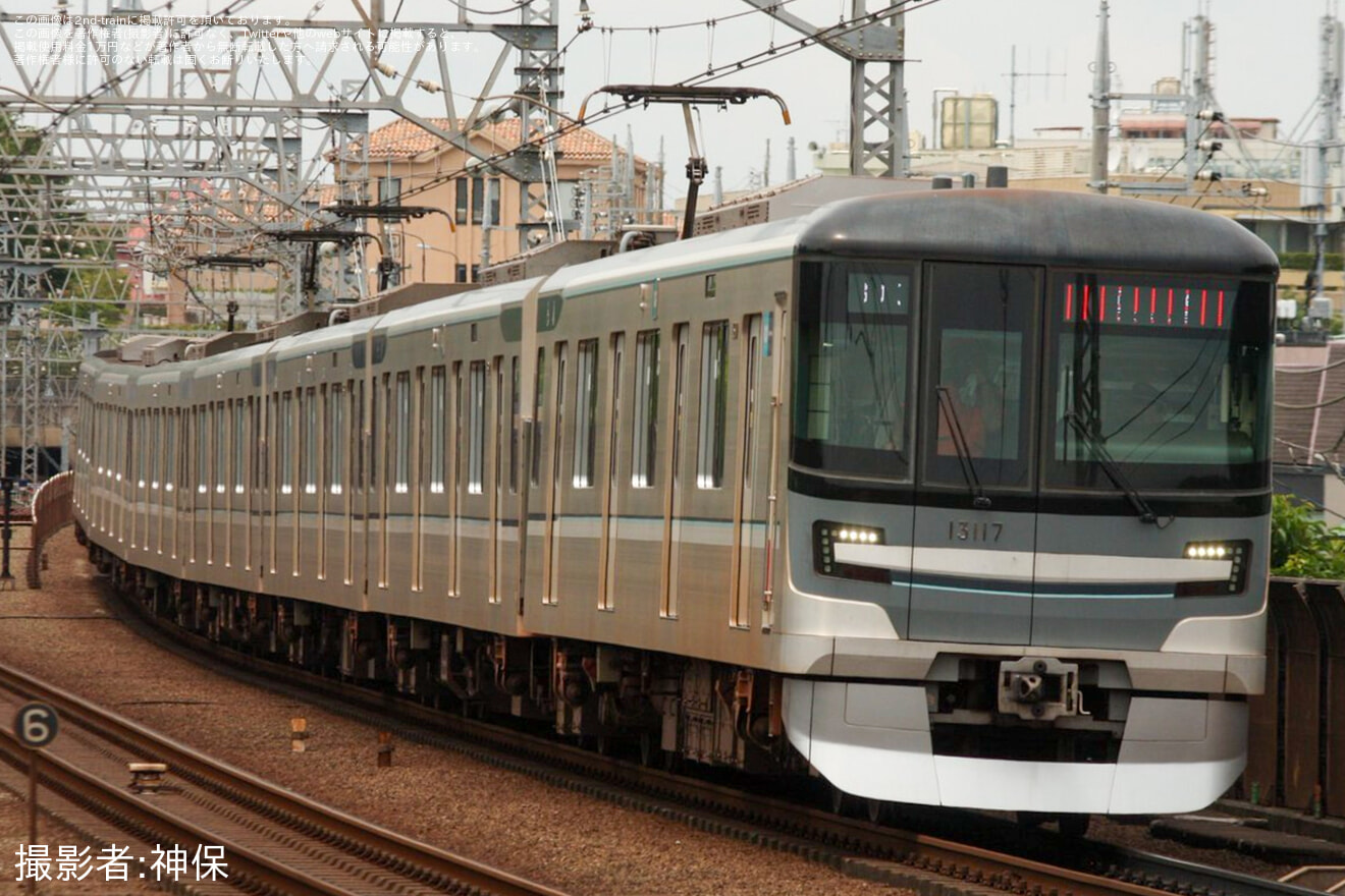 【メトロ】13000系13117F鷺沼工場入場回送(202506)の拡大写真
