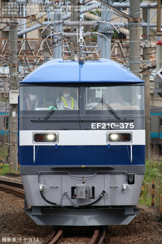 【JR貨】EF210-375 西湘試単を大船駅で撮影した写真