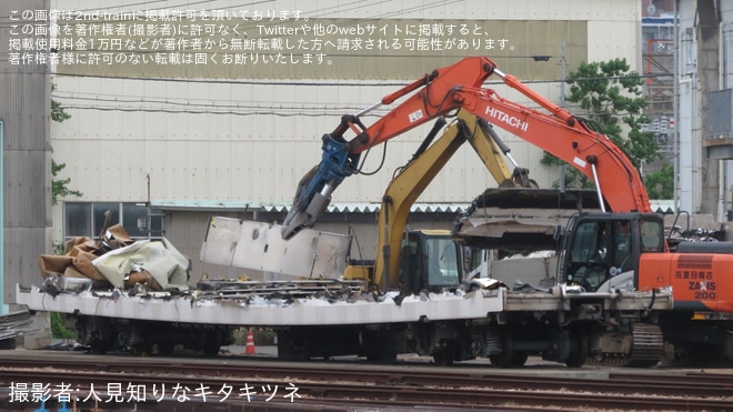 【JR西】N700系のK4編成の6号車が解体中を不明で撮影した写真