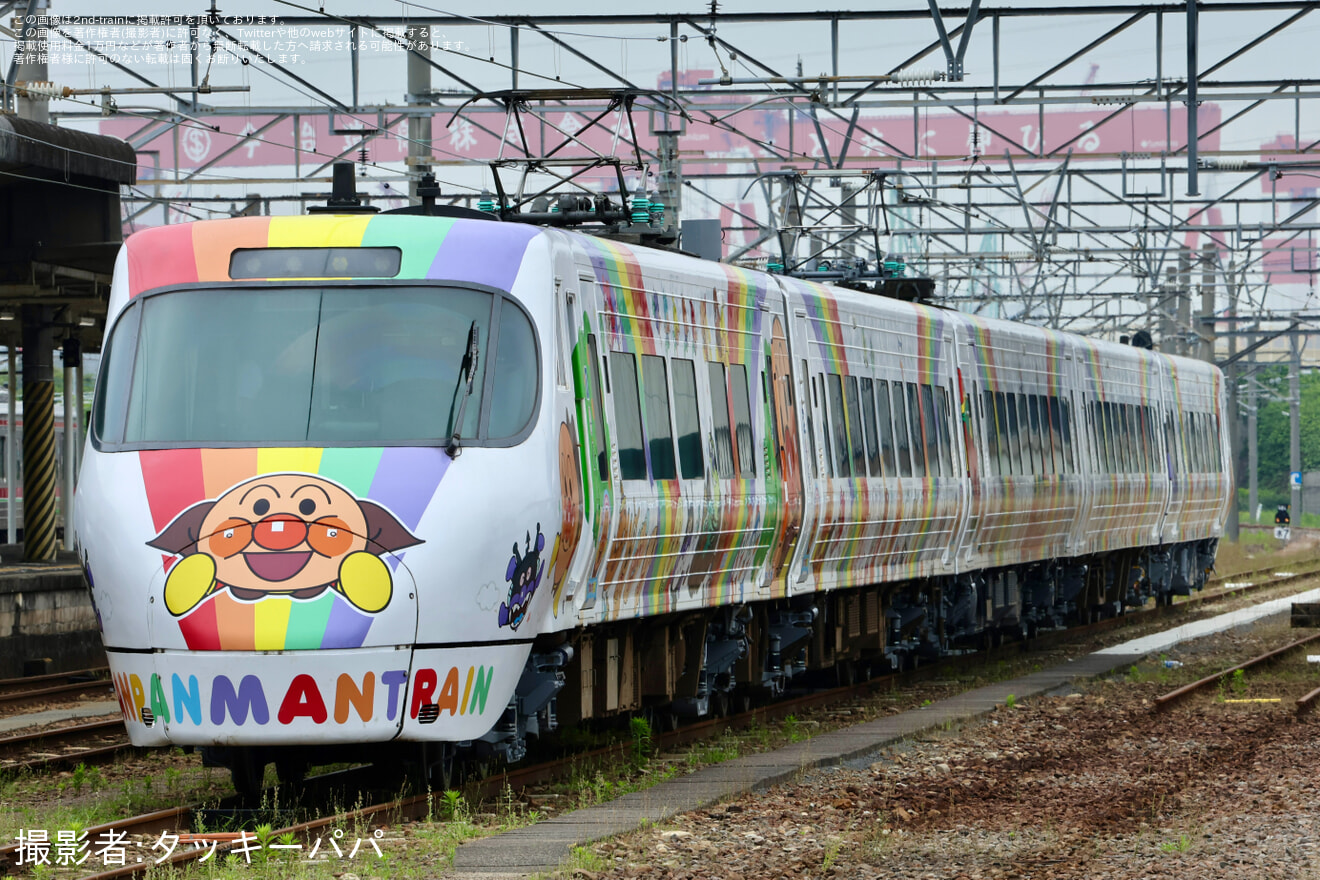 【JR四】8000系L3編成(アンパンマン列車)が多度津工場出場の拡大写真