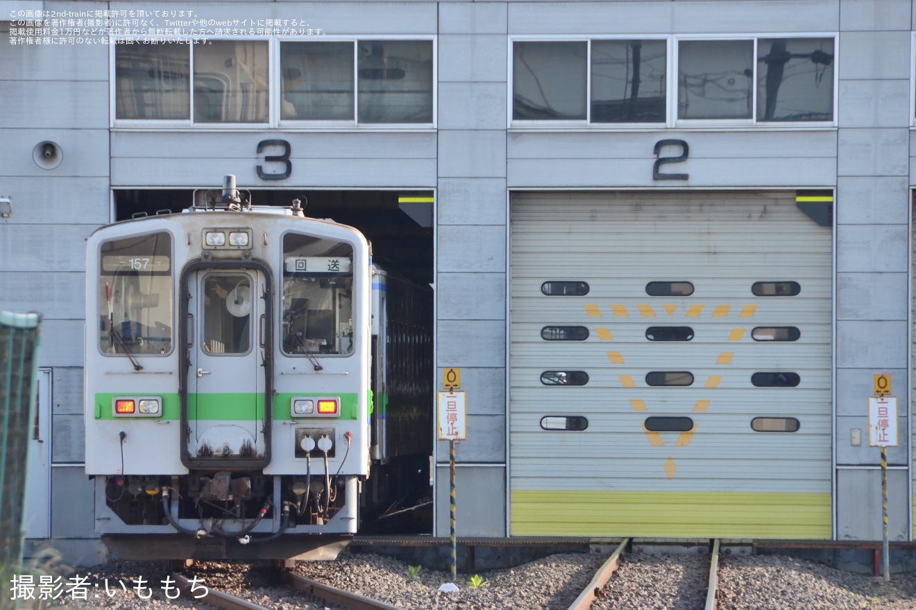 【JR北】キハ143形2両が北見へ回送の拡大写真