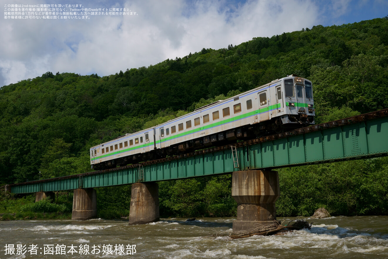 【JR北】キハ143形2両が北見へ回送の拡大写真