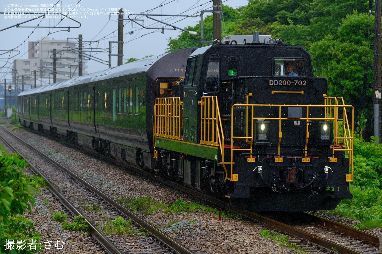 【JR九】ななつ星in九州がDD200-702牽引で運転の拡大写真