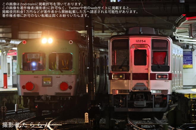 【上毛】700型717Fが北館林荷扱所へ廃車のため800型に牽引され回送を不明で撮影した写真