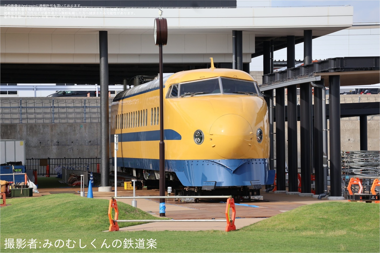 【JR西】922形T3編成の7号車(先頭車)が展示に向けて整備中の拡大写真