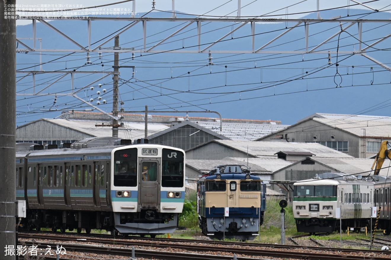 【JR東】211系2000番台ナノN614編成が長野総合車両センターで構内試運転の拡大写真