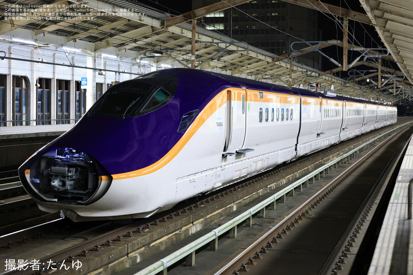 【JR東】郡山駅の東北新幹線上り本線(通過線）にてE8系G10編成が故障のため停車中の拡大写真