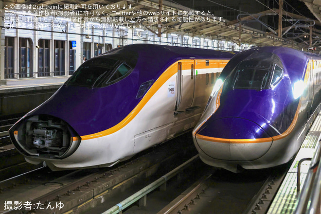 郡山駅で撮影された【JR東】郡山駅の東北新幹線上り本線(通過線）にてE8系G10編成が故障のため停車中