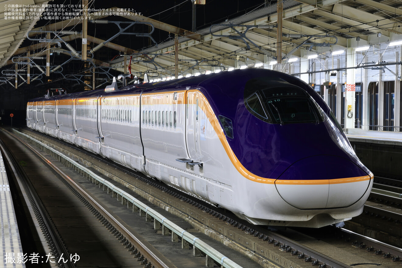 【JR東】郡山駅の東北新幹線上り本線(通過線）にてE8系G10編成が故障のため停車中の拡大写真
