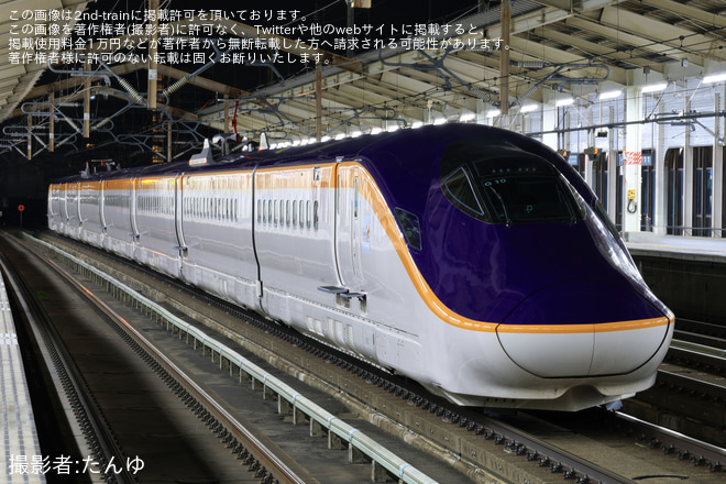 郡山駅で撮影された【JR東】郡山駅の東北新幹線上り本線(通過線）にてE8系G10編成が故障のため停車中