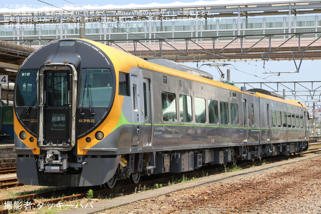 多度津駅で撮影された【JR四】8600系E12編成が検査を終えて多度津工場出場