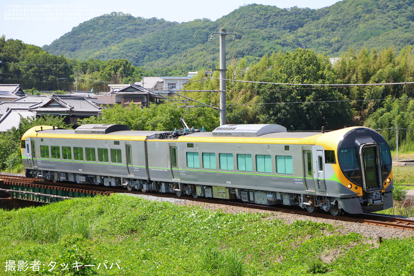 【JR四】8600系E12編成が検査を終えて多度津工場出場の拡大写真
