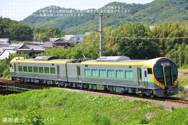 みの～詫間間で撮影された【JR四】8600系E12編成が検査を終えて多度津工場出場