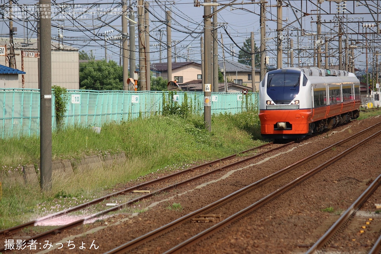 【JR東】E751系A-101編成の構内試運転中に入出場線上の枕木より発煙の拡大写真