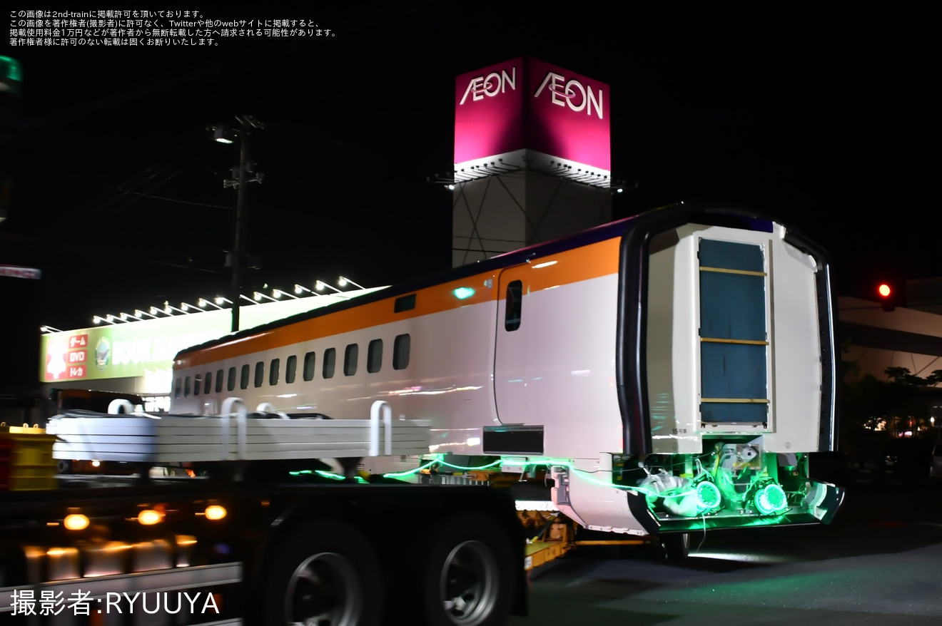 【JR東】E8系G12編成が仙台港から陸送の拡大写真