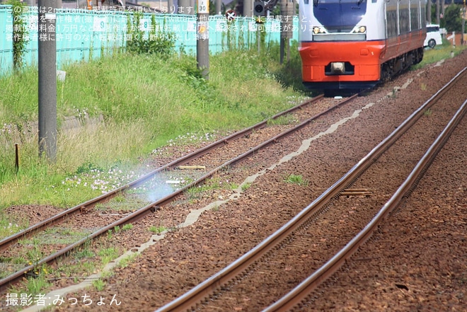 【JR東】E751系A-101編成の構内試運転中に入出場線上の枕木より発煙