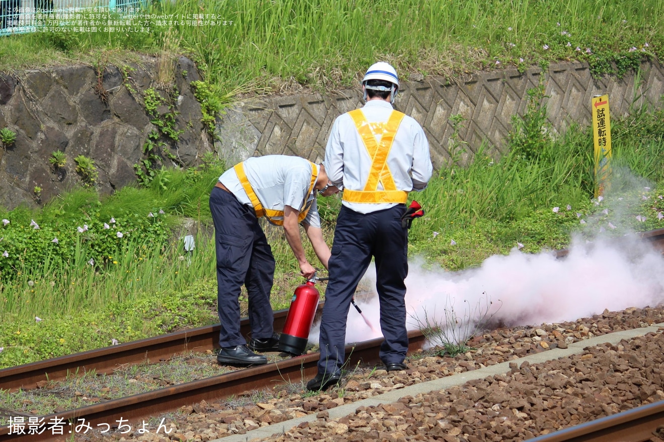 【JR東】E751系A-101編成の構内試運転中に入出場線上の枕木より発煙の拡大写真