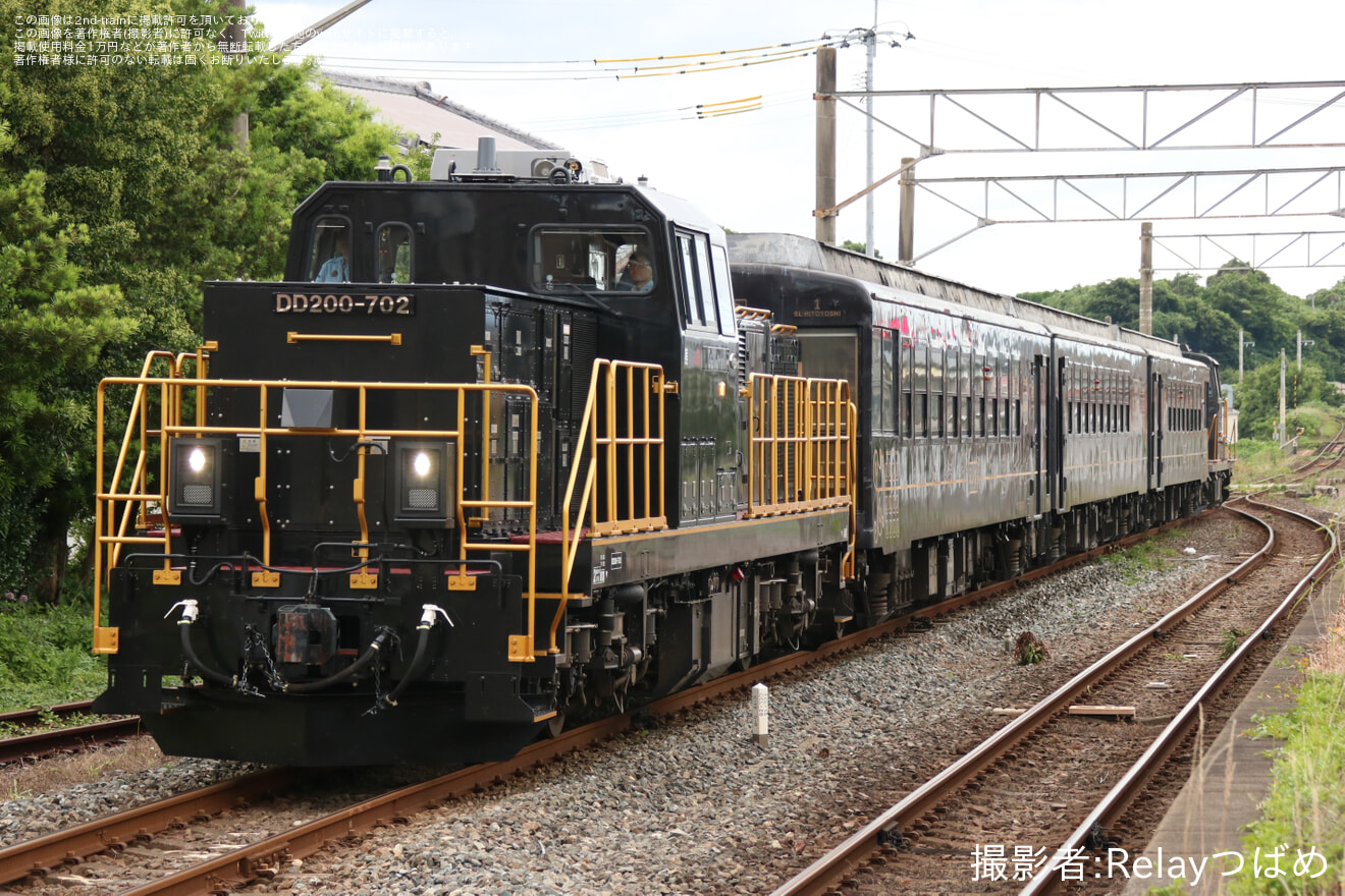 【JR九】DD200-702牽引の50系客車3両(元:「SL人吉」用客車)による団臨が運行の拡大写真