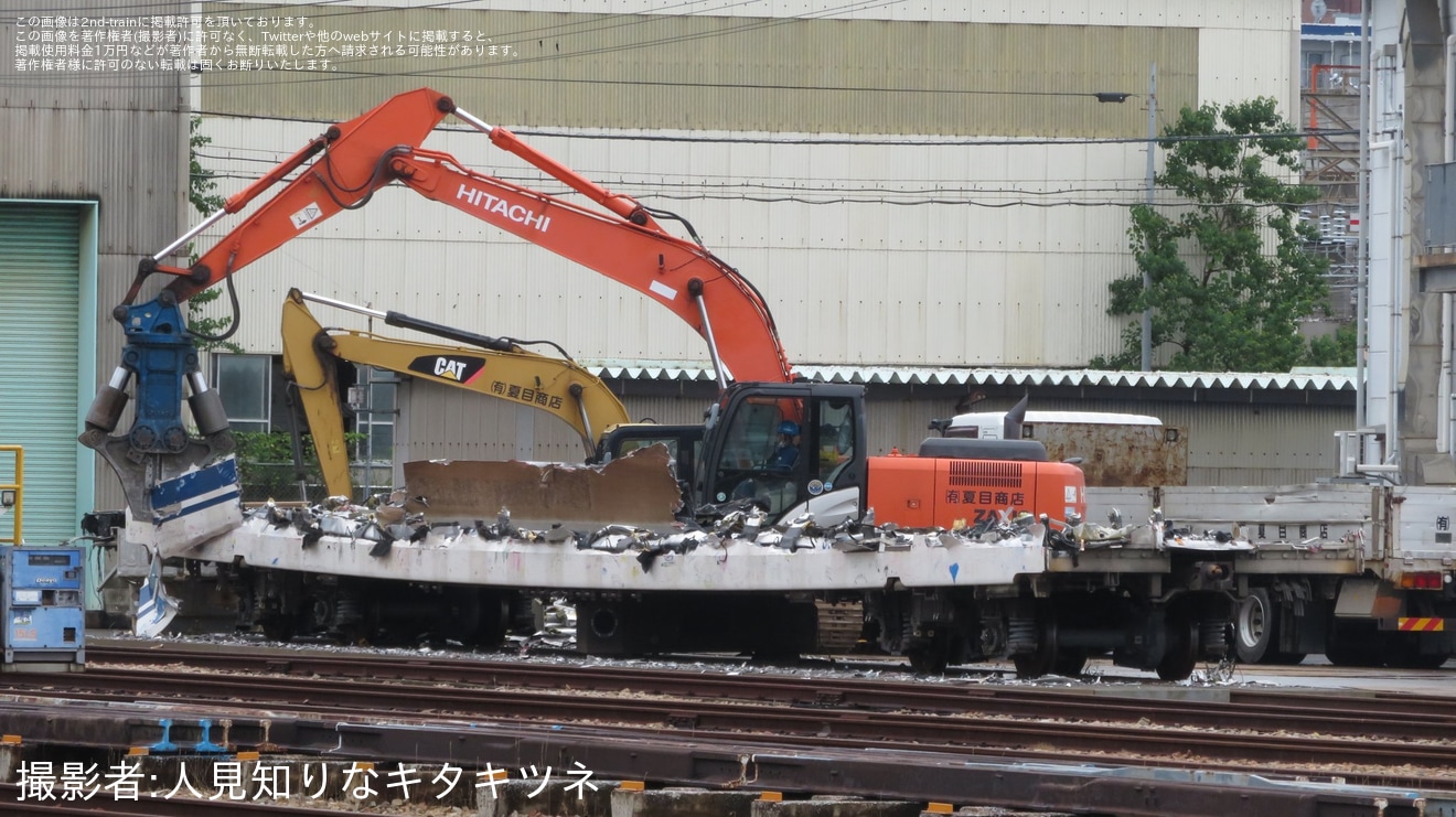 【JR西】N700系のK4編成の13号車が解体中の拡大写真