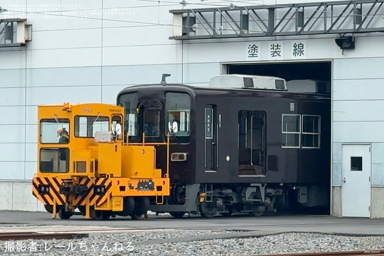 【東武】8000系81111Fがぶどう色1号の塗装にの拡大写真