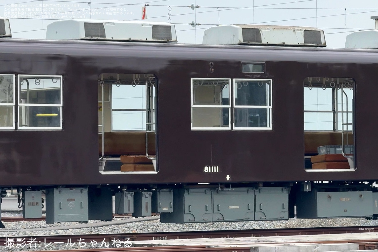 【東武】8000系81111Fがぶどう色1号の塗装にの拡大写真