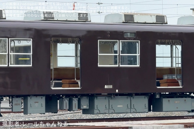 【東武】8000系81111Fがぶどう色1号の塗装にを不明で撮影した写真