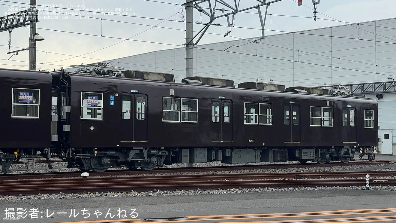 【東武】8000系81111Fがぶどう色1号の塗装にの拡大写真