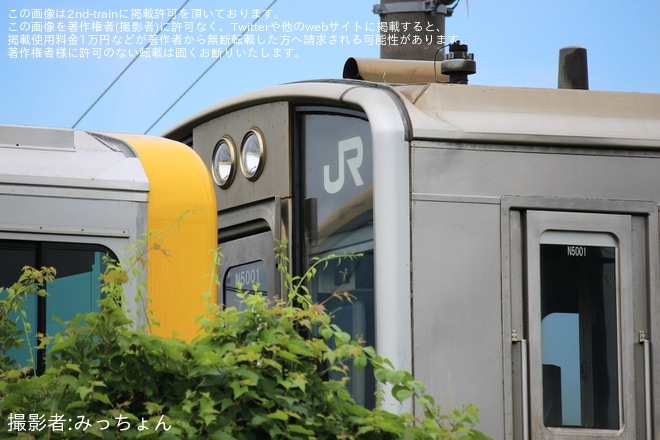 【JR東】運用離脱中の701系N5001編成とGV-E197系が連結