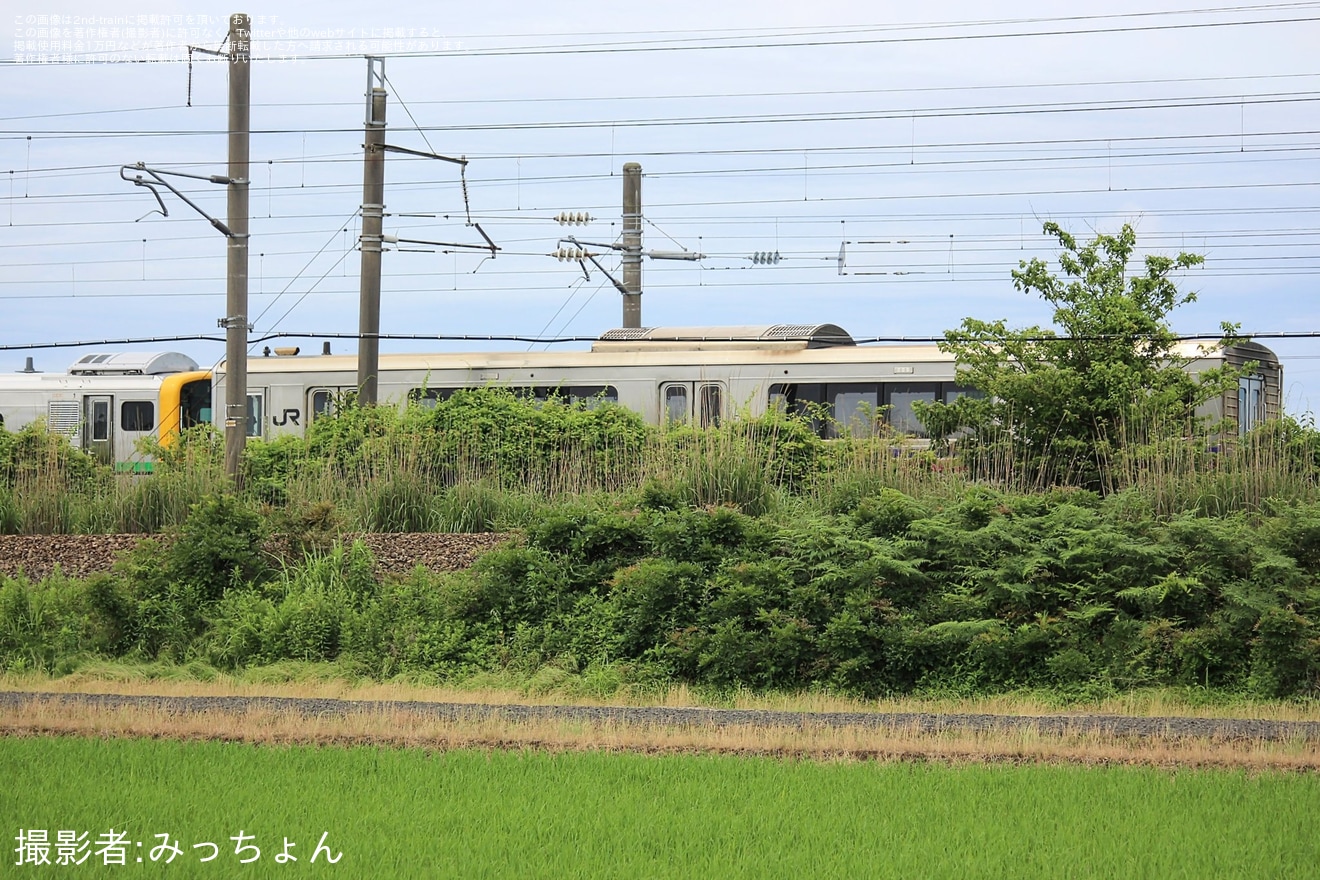 【JR東】運用離脱中の701系N5001編成とGV-E197系が連結の拡大写真