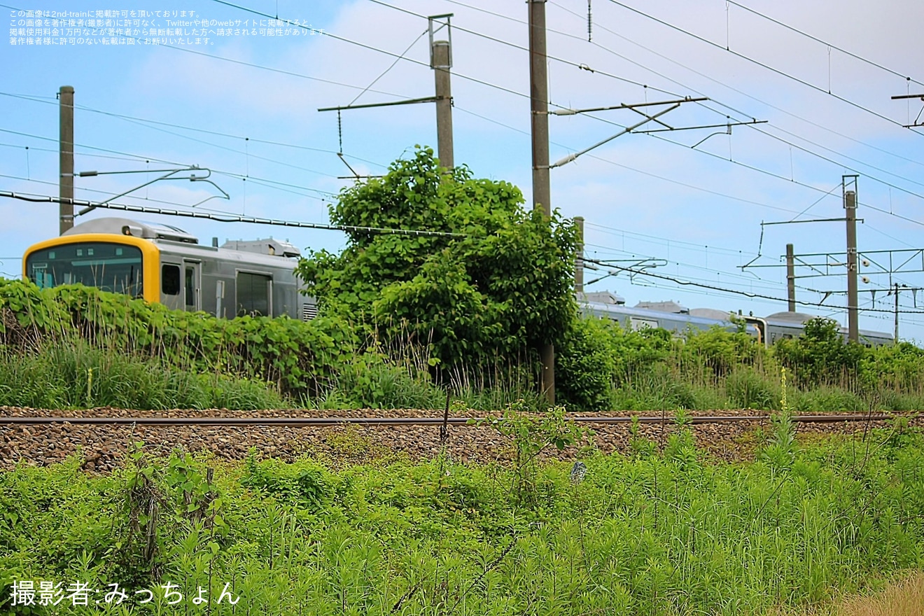 【JR東】運用離脱中の701系N5001編成とGV-E197系が連結の拡大写真
