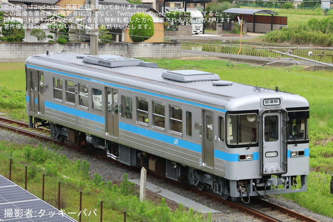 多度津工場構外側線で撮影された【JR四】1000形1039号車が検査を終えて多度津工場出場